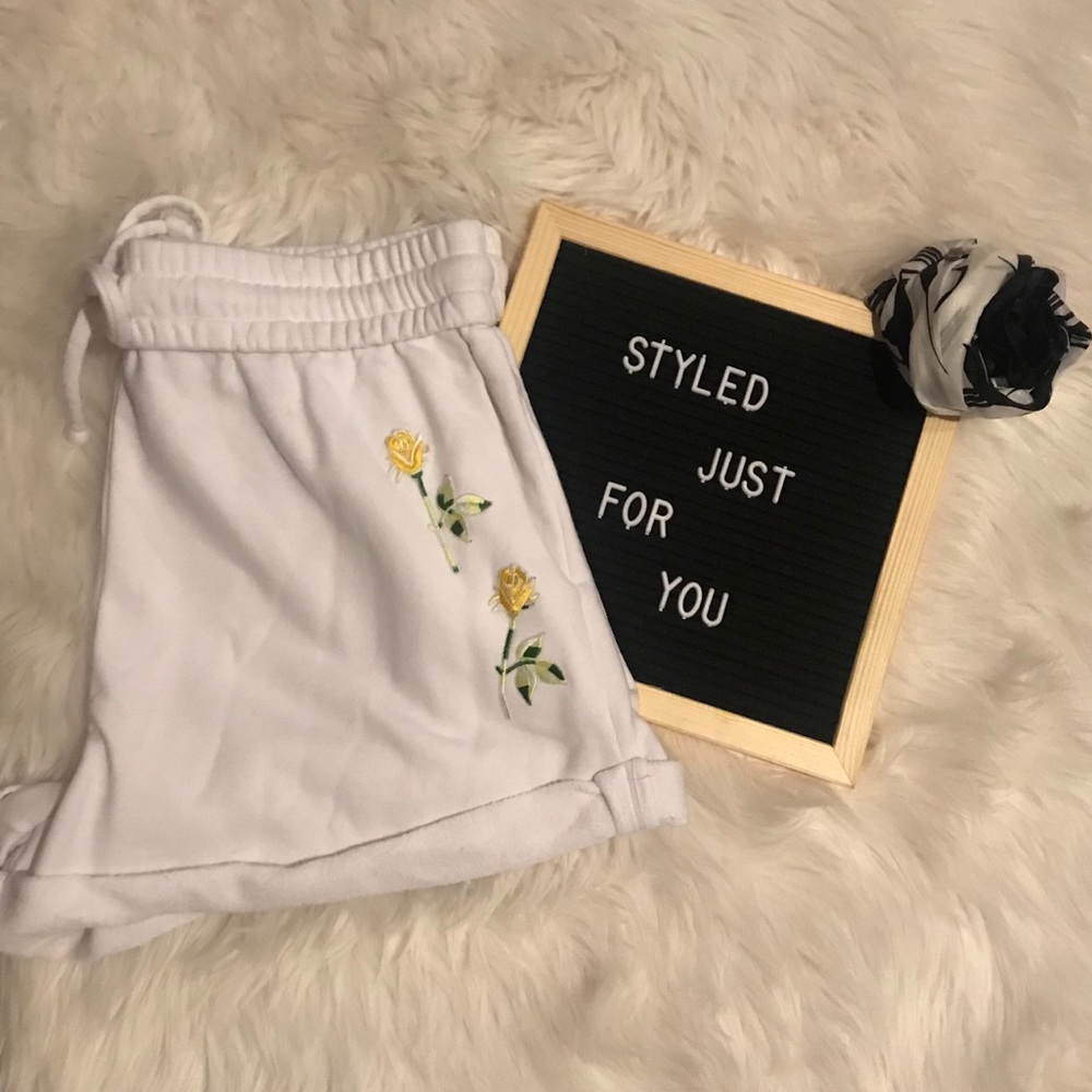NWOT White Kendall+Kylie Shorts w/Yellow Flowers
